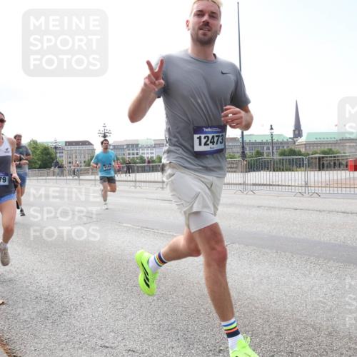 29.06.2025 - hella hamburg halbmarathon Lena Gebhardt http://msf.ph/oto/8288051 29.06.2025 10:11:48 Lombardsbrücke 1328, 1531, 1866, 1992, 3363, 4227, 5379, 5605, 7571, 8115, 8807, 8810, 9191, 9428, 10042, 10372, 10409, 10428, 11321, 11507, 11525, 11537, 11581, 11755, 11917, 12286, 12473, 13171, 13177, 13203, 13542, 13939, 13958, 14008, 14196, 14384, 15137, 15797, 15945, 16976, 17080, 17638, 17774, 17787, 17866, 18261, 18278, 18382, 18395, 18655, 19172 meine-sportfotos.de