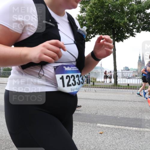 29.06.2025 - hella hamburg halbmarathon Lena Gebhardt http://msf.ph/oto/8288098 29.06.2025 10:46:38 Lombardsbrücke 1363, 1371, 1375, 1429, 1465, 1532, 1608, 1720, 1837, 1999, 2162, 2211, 2320, 2500, 2697, 2981, 3277, 3406, 3407, 3410, 3469, 3734, 3823, 4119, 4202, 4296, 4342, 4355, 4448, 4604, 5697, 5700, 5854, 6068, 6124, 6161, 6740, 7303, 7364, 7368, 7374, 7412, 7767, 7827, 7960, 7983, 8047, 8477, 8486, 8551, 8553, 8700, 9129, 9337, 9445, 9691, 10153, 10230, 11361, 11910, 12298, 12333, 12507, 12522, 13969, 14261, 15852, 16882, 16987 meine-sportfotos.de
