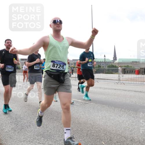 29.06.2025 - hella hamburg halbmarathon Lena Gebhardt http://msf.ph/oto/8288138 29.06.2025 10:21:03 Lombardsbrücke 17367, 4082, 2945, 4350, 8724, 18305, 1028, 1266, 1658, 2053, 2101, 2325, 2383, 2635, 2834, 2923, 2945, 2956, 2986, 3122, 3161, 3247, 3453, 3781, 3813, 4082, 4288, 4350, 4754, 4869, 5041, 5061, 5395, 5493, 5625, 5767, 6275, 6308, 6608, 7228, 7522, 7553, 7608, 8113, 8724, 8726, 8844, 8940, 9005, 9011, 9108, 9236, 9501, 9981, 10050, 10350, 10585, 10602, 11100, 11145, 11698, 11995, 12175, 12694, 12844, 13057, 13508 meine-sportfotos.de