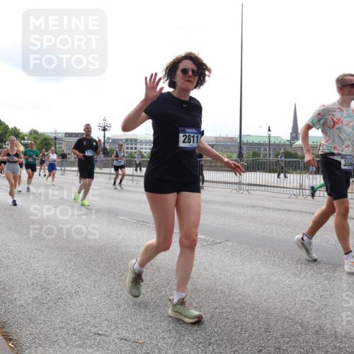 29.06.2025 - hella hamburg halbmarathon Lena Gebhardt http://msf.ph/oto/8288175 29.06.2025 10:36:06 Lombardsbrücke 6184, 1775, 2811, 3598, 1008, 1010, 1036, 1102, 1108, 1183, 1336, 1730, 1775, 1780, 1835, 2352, 2425, 2520, 2811, 2827, 2870, 3243, 3401, 3404, 3598, 3699, 3741, 3877, 3990, 4245, 4326, 4413, 4442, 4798, 4902, 4937, 5246, 5427, 5540, 5573, 5666, 5809, 5919, 6021, 6092, 6093, 6184, 6417, 6845, 6896, 7086, 7111, 7140, 7275, 7304, 7575, 7576, 8333, 8356, 8498, 8581, 8947, 9229, 9432, 9803, 9806, 9819, 10652, 12408 meine-sportfotos.de