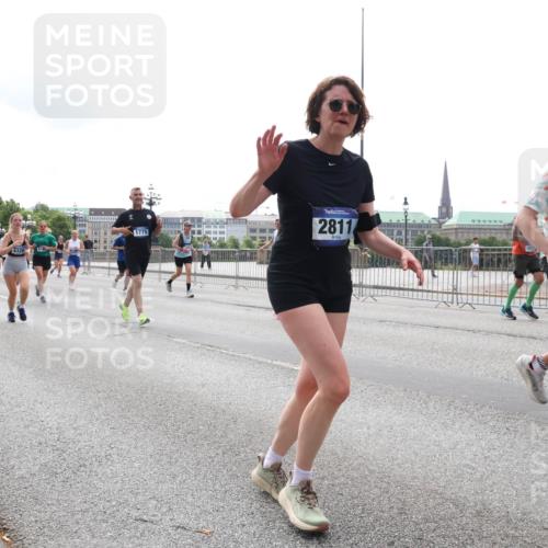 29.06.2025 - hella hamburg halbmarathon Lena Gebhardt http://msf.ph/oto/8288211 29.06.2025 10:36:07 Lombardsbrücke 1775, 4326, 2811, 3598, 1008, 1010, 1036, 1102, 1108, 1183, 1336, 1730, 1775, 1780, 1835, 2352, 2425, 2520, 2811, 2827, 2870, 3243, 3398, 3401, 3404, 3598, 3699, 3741, 3877, 3990, 4245, 4326, 4413, 4442, 4798, 4902, 4937, 5012, 5246, 5427, 5540, 5573, 5666, 5809, 5919, 6021, 6092, 6093, 6184, 6417, 6845, 6896, 7086, 7111, 7140, 7275, 7304, 7575, 7576, 8333, 8356, 8498, 8581, 8947, 9117, 9229, 9432, 9803, 9806, 9819, 12408 meine-sportfotos.de