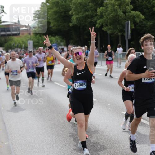 29.06.2025 - hella hamburg halbmarathon Jannik Wohlers http://msf.ph/oto/8288215 29.06.2025 10:36:04 Lombardsbrücke 1102, 1224, 2124, 3398, 3404, 3428, 4442, 5012, 5246, 5427, 5540, 5573, 5747, 5809, 5919, 6190, 6667, 7632, 8498, 8530, 8945, 9115, 9117, 9229, 9918, 10024, 10112, 10146, 10336, 10341, 10984, 11541, 11637, 12343, 12493, 13227, 13445, 14296, 15234, 15568, 15707, 16239, 17156, 17807, 18152, 18226, 18644, 18646, 18918, 18929 meine-sportfotos.de