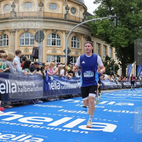 29.06.2025 - hella hamburg halbmarathon Strokosch-Dieckow http://msf.ph/oto/8288221 29.06.2025 10:48:40 Ziel 1094, 1163, 1176, 1884, 1892, 2213, 2442, 4553, 5421, 9482, 9538, 10859, 11519, 11579, 12533, 14511, 15384, 15573, 17007, 17127, 18815 meine-sportfotos.de