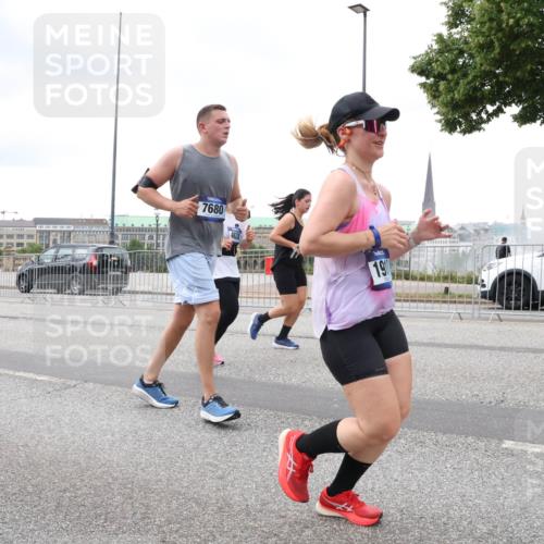 29.06.2025 - hella hamburg halbmarathon Lena Gebhardt http://msf.ph/oto/8288224 29.06.2025 10:55:34 Lombardsbrücke 7680, 191, 1013, 1616, 1873, 1917, 2090, 2452, 3101, 3115, 3157, 3244, 3577, 4039, 4470, 4628, 4896, 5040, 5220, 5222, 5483, 5487, 5575, 6257, 6395, 6396, 6944, 7219, 7548, 7680, 7766, 7969, 8110, 8403, 8519, 8527, 8532, 8626, 8648, 9548, 9614, 9618, 9857, 9858, 9861, 9865, 9956, 10094, 10436, 10438, 10458, 10559, 10593, 10885, 11109, 11737, 11903, 11962, 11963, 12147, 12148, 12695, 12902, 13098, 13230, 14515, 14727, 15152, 15160, 16385 meine-sportfotos.de