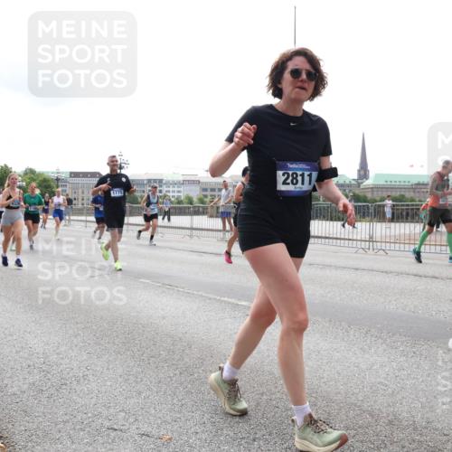 29.06.2025 - hella hamburg halbmarathon Lena Gebhardt http://msf.ph/oto/8288246 29.06.2025 10:36:07 Lombardsbrücke 1775, 2811, 1008, 1010, 1036, 1102, 1108, 1183, 1336, 1730, 1775, 1780, 1835, 2352, 2425, 2520, 2811, 2827, 2870, 3243, 3398, 3401, 3404, 3598, 3699, 3741, 3877, 3990, 4245, 4326, 4413, 4442, 4798, 4902, 4937, 5012, 5246, 5427, 5540, 5573, 5666, 5809, 5919, 6021, 6092, 6093, 6184, 6417, 6845, 6896, 7086, 7111, 7140, 7275, 7304, 7575, 7576, 8333, 8356, 8498, 8581, 8947, 9117, 9229, 9432, 9803, 9806, 9819, 12408 meine-sportfotos.de
