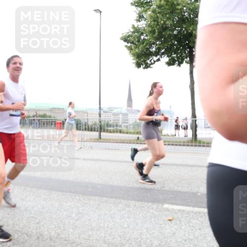 29.06.2025 - hella hamburg halbmarathon Lena Gebhardt http://msf.ph/oto/8288253 29.06.2025 10:46:38 Lombardsbrücke 1363, 1371, 1375, 1429, 1465, 1532, 1608, 1720, 1837, 1999, 2162, 2211, 2320, 2500, 2697, 2981, 3277, 3406, 3407, 3410, 3469, 3734, 3823, 4119, 4202, 4296, 4342, 4355, 4448, 4604, 5697, 5700, 5854, 6068, 6124, 6161, 6740, 7303, 7364, 7368, 7374, 7412, 7767, 7827, 7960, 7983, 8047, 8477, 8486, 8551, 8553, 8700, 9129, 9337, 9445, 9691, 10153, 10230, 11361, 11910, 12298, 12333, 12507, 12522, 13969, 14261, 15852, 16882, 16987 meine-sportfotos.de