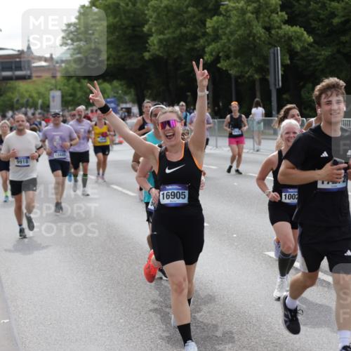 29.06.2025 - hella hamburg halbmarathon Jannik Wohlers http://msf.ph/oto/8288257 29.06.2025 10:36:04 Lombardsbrücke 1102, 1224, 2124, 3398, 3404, 3428, 4442, 5012, 5246, 5427, 5540, 5573, 5747, 5809, 5919, 6190, 6667, 7632, 8498, 8530, 8945, 9115, 9117, 9229, 9918, 10024, 10112, 10146, 10336, 10341, 10984, 11541, 11637, 12343, 12493, 13227, 13445, 14296, 15234, 15568, 15707, 16239, 17156, 17807, 18152, 18226, 18644, 18646, 18918, 18929 meine-sportfotos.de