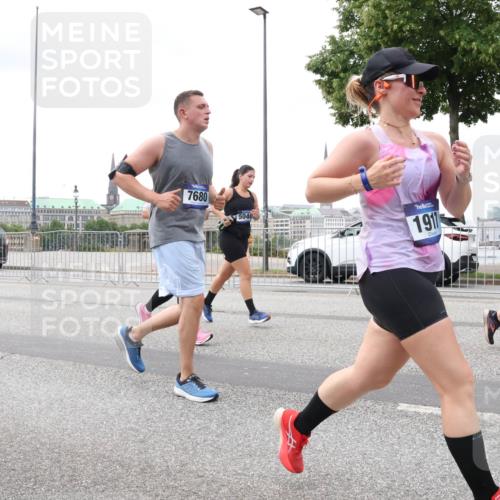 29.06.2025 - hella hamburg halbmarathon Lena Gebhardt http://msf.ph/oto/8288271 29.06.2025 10:55:34 Lombardsbrücke 7680, 5040, 1917, 1013, 1616, 1873, 1917, 2090, 2452, 3101, 3115, 3157, 3244, 3577, 4039, 4470, 4628, 4896, 5040, 5220, 5222, 5483, 5487, 5575, 6257, 6395, 6396, 6944, 7219, 7548, 7680, 7766, 7969, 8110, 8403, 8519, 8527, 8532, 8626, 8648, 9548, 9614, 9618, 9857, 9858, 9861, 9865, 9956, 10094, 10436, 10438, 10458, 10559, 10593, 10885, 11109, 11737, 11903, 11962, 11963, 12147, 12148, 12695, 12902, 13098, 13230, 14515, 14727, 15152, 15160, 16385 meine-sportfotos.de