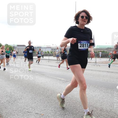 29.06.2025 - hella hamburg halbmarathon Lena Gebhardt http://msf.ph/oto/8288289 29.06.2025 10:36:07 Lombardsbrücke 14189, 4326, 6184, 1775, 2811, 35, 1008, 1010, 1036, 1102, 1108, 1183, 1336, 1730, 1775, 1780, 1835, 2352, 2425, 2520, 2811, 2827, 2870, 3243, 3398, 3401, 3404, 3598, 3699, 3741, 3877, 3990, 4245, 4326, 4413, 4442, 4798, 4902, 4937, 5012, 5246, 5427, 5540, 5573, 5666, 5809, 5919, 6021, 6092, 6093, 6184, 6417, 6845, 6896, 7086, 7111, 7140, 7275, 7304, 7575, 7576, 8333, 8356, 8498, 8581, 8947, 9117, 9229, 9432, 9803, 9806, 9819, 12408 meine-sportfotos.de