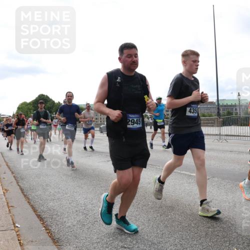 29.06.2025 - hella hamburg halbmarathon Lena Gebhardt http://msf.ph/oto/8288290 29.06.2025 10:21:03 Lombardsbrücke 17367, 4082, 3813, 2945, 15020, 4350, 10585, 1028, 1266, 1658, 2053, 2101, 2325, 2383, 2635, 2834, 2923, 2945, 2956, 2986, 3122, 3161, 3247, 3453, 3781, 3813, 4082, 4288, 4350, 4754, 4869, 5041, 5061, 5395, 5493, 5625, 5767, 6275, 6308, 6608, 7228, 7522, 7553, 7608, 8113, 8724, 8726, 8844, 8940, 9005, 9011, 9108, 9236, 9501, 9981, 10050, 10350, 10585, 10602, 11100, 11145, 11698, 11995, 12175, 12694, 12844, 13057, 13508 meine-sportfotos.de