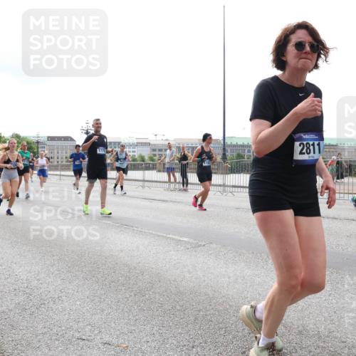 29.06.2025 - hella hamburg halbmarathon Lena Gebhardt http://msf.ph/oto/8288327 29.06.2025 10:36:07 Lombardsbrücke 14189, 1775, 1183, 2811, 1008, 1010, 1036, 1102, 1108, 1183, 1336, 1730, 1775, 1780, 1835, 2352, 2425, 2520, 2811, 2827, 2870, 3243, 3398, 3401, 3404, 3598, 3699, 3741, 3877, 3990, 4245, 4326, 4413, 4442, 4798, 4902, 4937, 5012, 5246, 5427, 5540, 5573, 5666, 5809, 5919, 6021, 6092, 6093, 6184, 6417, 6845, 6896, 7086, 7111, 7140, 7275, 7304, 7575, 7576, 8333, 8356, 8498, 8581, 8947, 9117, 9229, 9432, 9803, 9806, 9819, 12408 meine-sportfotos.de