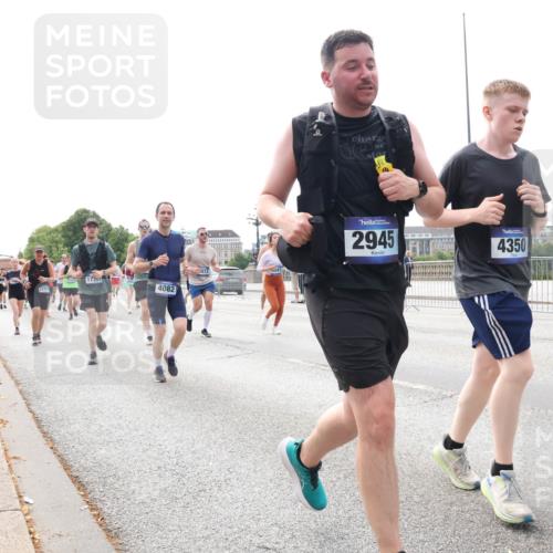 29.06.2025 - hella hamburg halbmarathon Lena Gebhardt http://msf.ph/oto/8288328 29.06.2025 10:21:04 Lombardsbrücke 17357, 4082, 2945, 4350, 1028, 1266, 1658, 2053, 2101, 2325, 2383, 2635, 2834, 2923, 2945, 2956, 2986, 3122, 3161, 3247, 3453, 3781, 3813, 4082, 4288, 4350, 4754, 4869, 5041, 5061, 5395, 5493, 5625, 5767, 6275, 6308, 6608, 6844, 7228, 7522, 7553, 7608, 8113, 8724, 8726, 8844, 8940, 9005, 9011, 9108, 9236, 9501, 9981, 10050, 10350, 10585, 10602, 11100, 11145, 11698, 11995, 12175, 12694, 12844, 13057, 13508 meine-sportfotos.de