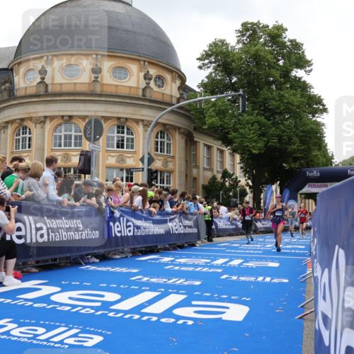 29.06.2025 - hella hamburg halbmarathon Strokosch-Dieckow http://msf.ph/oto/8288332 29.06.2025 10:48:42 Ziel 1094, 1884, 1892, 2442, 4553, 5421, 9482, 9538, 10859, 11519, 12533, 14511, 15309, 15384, 16653, 17007, 17127 meine-sportfotos.de