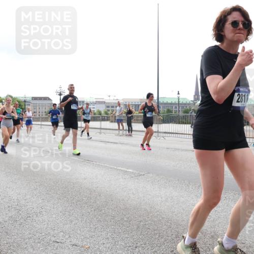29.06.2025 - hella hamburg halbmarathon Lena Gebhardt http://msf.ph/oto/8288364 29.06.2025 10:36:07 Lombardsbrücke 4326, 4189, 6354, 1775, 2811, 1008, 1010, 1036, 1102, 1108, 1183, 1336, 1730, 1775, 1780, 1835, 2352, 2425, 2520, 2811, 2827, 2870, 3243, 3398, 3401, 3404, 3598, 3699, 3741, 3877, 3990, 4245, 4326, 4413, 4442, 4798, 4902, 4937, 5012, 5246, 5427, 5540, 5573, 5666, 5809, 5919, 6021, 6092, 6093, 6184, 6417, 6845, 6896, 7086, 7111, 7140, 7275, 7304, 7575, 7576, 8333, 8356, 8498, 8581, 8947, 9117, 9229, 9432, 9803, 9806, 9819, 12408 meine-sportfotos.de