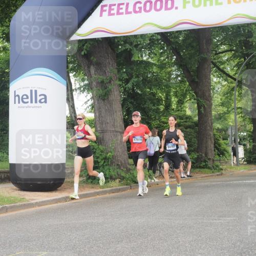 29.06.2025 - hella hamburg halbmarathon KatJ http://msf.ph/oto/8288368 29.06.2025 10:12:19 Zwischen KM18-KM19  meine-sportfotos.de