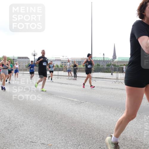 29.06.2025 - hella hamburg halbmarathon Lena Gebhardt http://msf.ph/oto/8288406 29.06.2025 10:36:07 Lombardsbrücke 4326, 8356, 1775, 1183, 281, 1008, 1010, 1036, 1102, 1108, 1183, 1336, 1730, 1775, 1780, 1835, 2352, 2425, 2520, 2811, 2827, 2870, 3243, 3398, 3401, 3404, 3598, 3699, 3741, 3877, 3990, 4245, 4326, 4413, 4442, 4798, 4902, 4937, 5012, 5246, 5427, 5540, 5573, 5666, 5809, 5919, 6021, 6092, 6093, 6184, 6417, 6845, 6896, 7086, 7111, 7140, 7275, 7304, 7575, 7576, 8333, 8356, 8498, 8581, 8947, 9117, 9229, 9432, 9803, 9806, 9819, 12408 meine-sportfotos.de