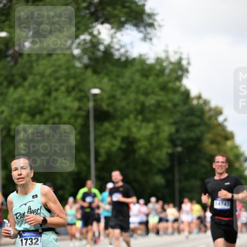 29.06.2025 - hella hamburg halbmarathon Dr. Thomas Lammeyer http://msf.ph/oto/8288428 29.06.2025 10:37:13 Kennedybrücke 1078, 1199, 1324, 1373, 1732, 1879, 2059, 2384, 2838, 2959, 3221, 3391, 3422, 3560, 3653, 3708, 3871, 4030, 4096, 4446, 4555, 5156, 5581, 6861, 7135, 7750, 8170, 8175, 8595, 8839, 8993, 9034, 9289, 9471, 9750, 9768, 9780, 9812, 10002, 10770 meine-sportfotos.de