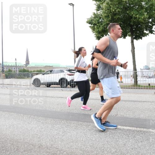 29.06.2025 - hella hamburg halbmarathon Lena Gebhardt http://msf.ph/oto/8288430 29.06.2025 10:55:34 Lombardsbrücke 1013, 1616, 1873, 1917, 2090, 2452, 3101, 3115, 3157, 3244, 3577, 4039, 4470, 4628, 4896, 5040, 5220, 5222, 5483, 5487, 5575, 6257, 6395, 6396, 6944, 7219, 7548, 7680, 7766, 7969, 8110, 8403, 8519, 8527, 8532, 8626, 8648, 9548, 9614, 9618, 9857, 9858, 9861, 9865, 9956, 10094, 10436, 10438, 10458, 10559, 10593, 10885, 11109, 11737, 11903, 11962, 11963, 12147, 12148, 12695, 12902, 13098, 13230, 14515, 14727, 15152, 15160, 16385 meine-sportfotos.de