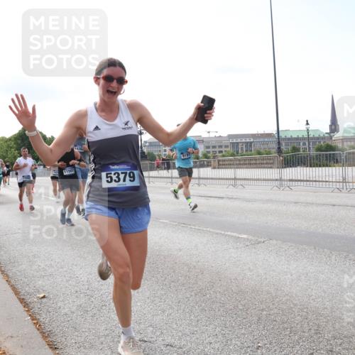 29.06.2025 - hella hamburg halbmarathon Lena Gebhardt http://msf.ph/oto/8288432 29.06.2025 10:11:49 Lombardsbrücke 1328, 1531, 1866, 1992, 3363, 4227, 5379, 5605, 7571, 8115, 8807, 8810, 9191, 9428, 10042, 10372, 10409, 10428, 11321, 11507, 11525, 11537, 11581, 11755, 11917, 12473, 13171, 13177, 13203, 13542, 13939, 13958, 14008, 14196, 14384, 15137, 15797, 15945, 16976, 17080, 17638, 17774, 17866, 18261, 18278, 18382, 18395, 18655, 19172 meine-sportfotos.de
