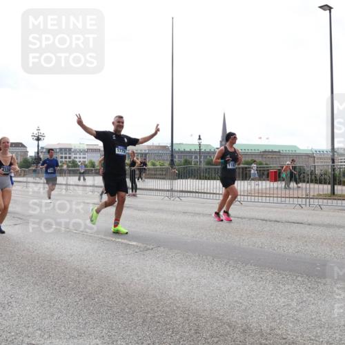 29.06.2025 - hella hamburg halbmarathon Lena Gebhardt http://msf.ph/oto/8288443 29.06.2025 10:36:08 Lombardsbrücke 4326, 1775, 1183, 1008, 1010, 1036, 1102, 1108, 1183, 1336, 1730, 1775, 1780, 1835, 2352, 2425, 2520, 2811, 2827, 2870, 3243, 3398, 3401, 3404, 3598, 3699, 3741, 3877, 3990, 4245, 4326, 4413, 4442, 4798, 4902, 4937, 5012, 5246, 5427, 5540, 5573, 5666, 5809, 5919, 6021, 6092, 6093, 6184, 6417, 6845, 6896, 7086, 7111, 7140, 7275, 7304, 7575, 7576, 8333, 8356, 8498, 8530, 8581, 8947, 9117, 9229, 9432, 9819, 12408 meine-sportfotos.de