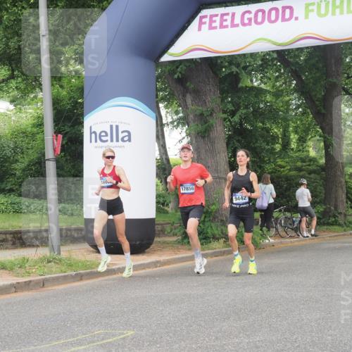 29.06.2025 - hella hamburg halbmarathon KatJ http://msf.ph/oto/8288446 29.06.2025 10:12:19 Zwischen KM18-KM19  meine-sportfotos.de