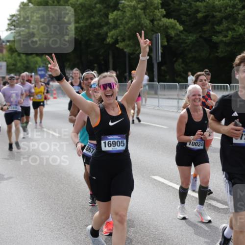 29.06.2025 - hella hamburg halbmarathon Jannik Wohlers http://msf.ph/oto/8288485 29.06.2025 10:36:04 Lombardsbrücke 1102, 1224, 2124, 3398, 3404, 3428, 4442, 5012, 5246, 5427, 5540, 5573, 5747, 5809, 5919, 6190, 6667, 7632, 8498, 8530, 8945, 9115, 9117, 9229, 9918, 10024, 10112, 10146, 10336, 10341, 10984, 11541, 11637, 12343, 12493, 13227, 13445, 14296, 15234, 15568, 15707, 16239, 17156, 17807, 18152, 18226, 18644, 18646, 18918, 18929 meine-sportfotos.de