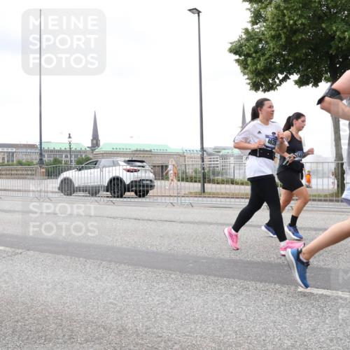 29.06.2025 - hella hamburg halbmarathon Lena Gebhardt http://msf.ph/oto/8288492 29.06.2025 10:55:34 Lombardsbrücke 4628, 1013, 1616, 1873, 1917, 2090, 2452, 3101, 3115, 3157, 3244, 3577, 4039, 4470, 4628, 4896, 5040, 5220, 5222, 5483, 5487, 5575, 6257, 6395, 6396, 6944, 7219, 7548, 7680, 7766, 7969, 8110, 8403, 8519, 8527, 8532, 8626, 8648, 9548, 9614, 9618, 9857, 9858, 9861, 9865, 9956, 10094, 10436, 10438, 10458, 10559, 10593, 10885, 11109, 11737, 11903, 11962, 11963, 12147, 12148, 12695, 12902, 13098, 13230, 14515, 14727, 15152, 15160, 16385 meine-sportfotos.de