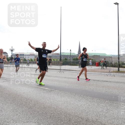 29.06.2025 - hella hamburg halbmarathon Lena Gebhardt http://msf.ph/oto/8288496 29.06.2025 10:36:08 Lombardsbrücke 18233, 4326, 8356, 1775, 1183, 1008, 1010, 1036, 1102, 1108, 1183, 1336, 1730, 1775, 1780, 1835, 2352, 2425, 2520, 2811, 2827, 2870, 3243, 3398, 3401, 3404, 3598, 3699, 3741, 3877, 3990, 4245, 4326, 4413, 4442, 4798, 4902, 4937, 5012, 5246, 5427, 5540, 5573, 5666, 5809, 5919, 6021, 6092, 6093, 6184, 6417, 6845, 6896, 7086, 7111, 7140, 7275, 7304, 7575, 7576, 8333, 8356, 8498, 8530, 8581, 8947, 9117, 9229, 9432, 9819, 12408 meine-sportfotos.de
