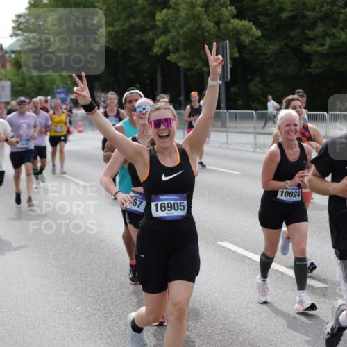 29.06.2025 - hella hamburg halbmarathon Jannik Wohlers http://msf.ph/oto/8288502 29.06.2025 10:36:04 Lombardsbrücke 1102, 1224, 2124, 3398, 3404, 3428, 4442, 5012, 5246, 5427, 5540, 5573, 5747, 5809, 5919, 6190, 6667, 7632, 8498, 8530, 8945, 9115, 9117, 9229, 9918, 10024, 10112, 10146, 10336, 10341, 10984, 11541, 11637, 12343, 12493, 13227, 13445, 14296, 15234, 15568, 15707, 16239, 17156, 17807, 18152, 18226, 18644, 18646, 18918, 18929 meine-sportfotos.de