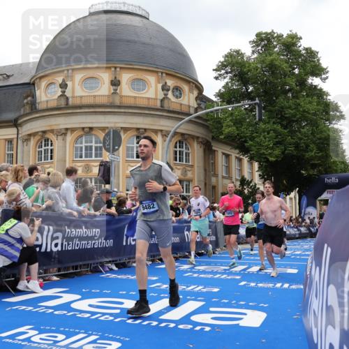 29.06.2025 - hella hamburg halbmarathon Strokosch-Dieckow http://msf.ph/oto/8288524 29.06.2025 10:48:48 Ziel 1094, 1884, 1892, 2442, 7067, 9482, 9661, 11519, 12421, 12533, 13009, 13976, 15309, 15384, 16653, 17007, 18873 meine-sportfotos.de
