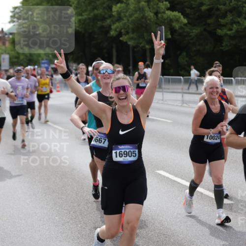 29.06.2025 - hella hamburg halbmarathon Jannik Wohlers http://msf.ph/oto/8288550 29.06.2025 10:36:04 Lombardsbrücke 1102, 1224, 2124, 3398, 3404, 3428, 4442, 5012, 5246, 5427, 5540, 5573, 5747, 5809, 5919, 6190, 6667, 7632, 8498, 8530, 8945, 9115, 9117, 9229, 9918, 10024, 10112, 10146, 10336, 10341, 10984, 11541, 11637, 12343, 12493, 13227, 13445, 14296, 15234, 15568, 15707, 16239, 17156, 17807, 18152, 18226, 18644, 18646, 18918, 18929 meine-sportfotos.de