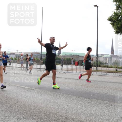 29.06.2025 - hella hamburg halbmarathon Lena Gebhardt http://msf.ph/oto/8288560 29.06.2025 10:36:08 Lombardsbrücke 432, 18233, 6356, 6184, 401, 1775, 1008, 1010, 1036, 1102, 1108, 1183, 1336, 1730, 1775, 1780, 1835, 2352, 2425, 2520, 2811, 2827, 2870, 3243, 3398, 3401, 3404, 3598, 3699, 3741, 3877, 3990, 4245, 4326, 4413, 4442, 4798, 4902, 4937, 5012, 5246, 5427, 5540, 5573, 5666, 5809, 5919, 6021, 6092, 6093, 6184, 6417, 6845, 6896, 7086, 7111, 7140, 7275, 7304, 7575, 7576, 8333, 8356, 8498, 8530, 8581, 8947, 9117, 9229, 9432, 9819, 12408 meine-sportfotos.de