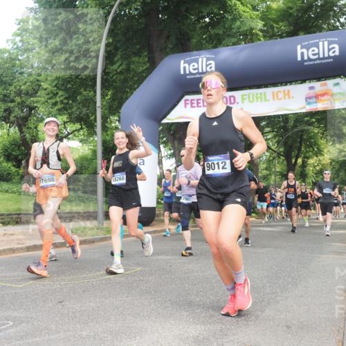 29.06.2025 - hella hamburg halbmarathon KatJ http://msf.ph/oto/8288604 29.06.2025 10:41:44 Zwischen KM18-KM19 1327, 1815, 2119, 3041, 3256, 5319 meine-sportfotos.de