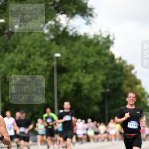 29.06.2025 - hella hamburg halbmarathon Dr. Thomas Lammeyer http://msf.ph/oto/8288613 29.06.2025 10:37:13 Kennedybrücke 1078, 1199, 1324, 1373, 1732, 1879, 2059, 2384, 2838, 2959, 3221, 3391, 3422, 3560, 3653, 3708, 3871, 4030, 4096, 4446, 4555, 5156, 5581, 6861, 7135, 7750, 8170, 8175, 8595, 8839, 8993, 9034, 9289, 9471, 9750, 9768, 9780, 9812, 10002, 10770 meine-sportfotos.de