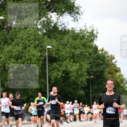 29.06.2025 - hella hamburg halbmarathon Dr. Thomas Lammeyer http://msf.ph/oto/8288617 29.06.2025 10:37:14 Kennedybrücke 1078, 1199, 1324, 1373, 1732, 1879, 2059, 2384, 2838, 2959, 3221, 3341, 3391, 3422, 3560, 3653, 3708, 3871, 4030, 4096, 4446, 4555, 5156, 5581, 5917, 6861, 7135, 7750, 8170, 8175, 8595, 8839, 8993, 9034, 9289, 9471, 9750, 9768, 9780, 9812, 10002, 10770 meine-sportfotos.de