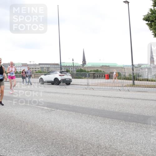 29.06.2025 - hella hamburg halbmarathon Lena Gebhardt http://msf.ph/oto/8288633 29.06.2025 10:55:35 Lombardsbrücke 18972, 8626, 1013, 1616, 1873, 1917, 2090, 2452, 3101, 3115, 3157, 3244, 3577, 4039, 4470, 4628, 4896, 5040, 5220, 5222, 5483, 5487, 5575, 6055, 6113, 6257, 6395, 6396, 6594, 6944, 7219, 7548, 7680, 7766, 7969, 8110, 8403, 8519, 8527, 8532, 8626, 8648, 9548, 9614, 9618, 9857, 9858, 9861, 9865, 9956, 10094, 10436, 10438, 10449, 10458, 10559, 10593, 10885, 11109, 11737, 11903, 11962, 11963, 12695, 12902, 13098, 13230, 14515, 14727, 15152, 15160, 16385 meine-sportfotos.de