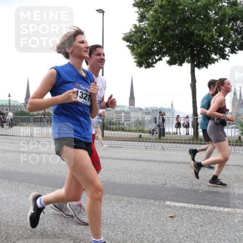 29.06.2025 - hella hamburg halbmarathon Lena Gebhardt http://msf.ph/oto/8288635 29.06.2025 10:46:38 Lombardsbrücke 1363, 1371, 1375, 1429, 1465, 1532, 1608, 1720, 1837, 1999, 2162, 2211, 2320, 2500, 2697, 2981, 3277, 3406, 3407, 3410, 3469, 3734, 3823, 4119, 4202, 4296, 4342, 4355, 4448, 4604, 5697, 5700, 5854, 6068, 6124, 6161, 6740, 7303, 7364, 7368, 7374, 7412, 7767, 7827, 7960, 7983, 8047, 8477, 8486, 8551, 8553, 8700, 9129, 9337, 9445, 9691, 10153, 10230, 11361, 11910, 12298, 12333, 12507, 12522, 13969, 14261, 15852, 16882, 16987 meine-sportfotos.de