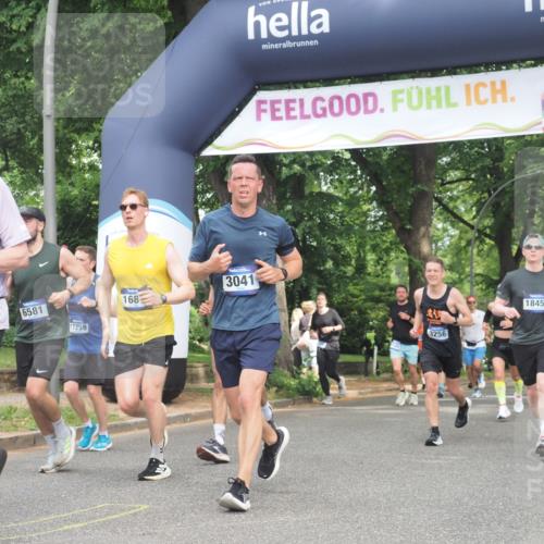 29.06.2025 - hella hamburg halbmarathon KatJ http://msf.ph/oto/8288641 29.06.2025 10:41:46 Zwischen KM18-KM19 1327, 1815, 2119, 3041, 3256, 6581 meine-sportfotos.de