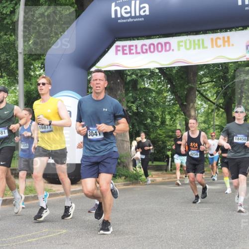 29.06.2025 - hella hamburg halbmarathon KatJ http://msf.ph/oto/8288653 29.06.2025 10:41:46 Zwischen KM18-KM19 1327, 1815, 2119, 3041, 3256, 6581 meine-sportfotos.de
