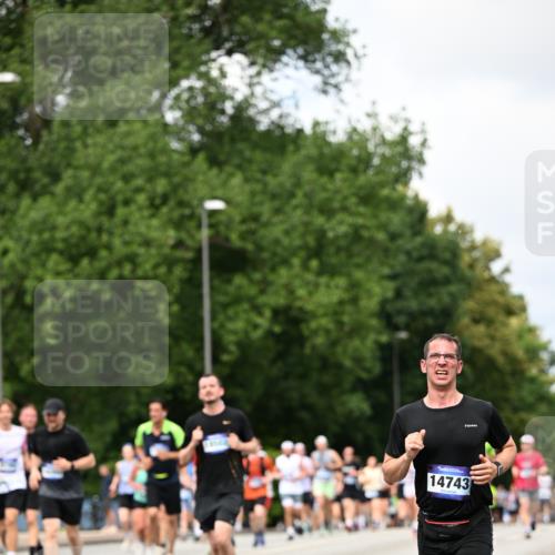 29.06.2025 - hella hamburg halbmarathon Dr. Thomas Lammeyer http://msf.ph/oto/8288659 29.06.2025 10:37:14 Kennedybrücke 1078, 1199, 1324, 1373, 1732, 1879, 2059, 2384, 2838, 2959, 3221, 3341, 3391, 3422, 3560, 3653, 3708, 3871, 4030, 4096, 4446, 4555, 5156, 5581, 5917, 6861, 7135, 7750, 8170, 8175, 8595, 8839, 8993, 9034, 9289, 9471, 9750, 9768, 9780, 9812, 10002, 10770 meine-sportfotos.de