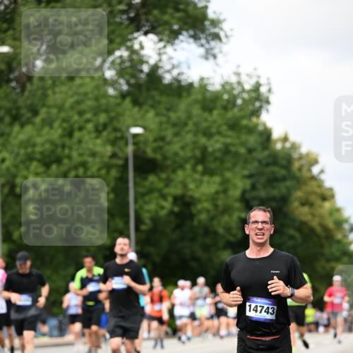29.06.2025 - hella hamburg halbmarathon Dr. Thomas Lammeyer http://msf.ph/oto/8288689 29.06.2025 10:37:14 Kennedybrücke 1078, 1199, 1324, 1373, 1732, 1879, 2059, 2384, 2838, 2959, 3221, 3341, 3391, 3422, 3560, 3653, 3708, 3871, 4030, 4096, 4446, 4555, 5156, 5581, 5917, 6861, 7135, 7750, 8170, 8175, 8595, 8839, 8993, 9034, 9289, 9471, 9750, 9768, 9780, 9812, 10002, 10770 meine-sportfotos.de