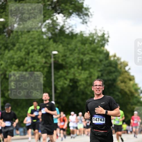 29.06.2025 - hella hamburg halbmarathon Dr. Thomas Lammeyer http://msf.ph/oto/8288698 29.06.2025 10:37:15 Kennedybrücke 1078, 1199, 1324, 1373, 1732, 1879, 2059, 2384, 2838, 3221, 3341, 3391, 3422, 3560, 3653, 3708, 3871, 4030, 4096, 4446, 4555, 5156, 5581, 5917, 6861, 7135, 7750, 8170, 8175, 8595, 8839, 8993, 9034, 9289, 9471, 9750, 9768, 9780, 10770 meine-sportfotos.de