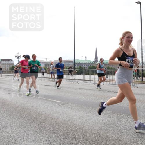 29.06.2025 - hella hamburg halbmarathon Lena Gebhardt http://msf.ph/oto/8288700 29.06.2025 10:36:09 Lombardsbrücke 6184, 432, 1008, 1010, 1036, 1102, 1108, 1183, 1336, 1730, 1775, 1780, 1835, 2352, 2425, 2520, 2811, 2827, 2870, 3243, 3398, 3401, 3404, 3598, 3699, 3741, 3877, 3990, 4245, 4326, 4413, 4442, 4798, 4902, 4937, 5012, 5246, 5427, 5540, 5573, 5666, 5747, 5809, 5919, 6021, 6092, 6093, 6184, 6417, 6845, 6896, 7086, 7111, 7140, 7275, 7304, 7575, 7576, 8333, 8356, 8498, 8530, 8581, 8947, 9115, 9117, 9229, 9432, 9819, 12408 meine-sportfotos.de