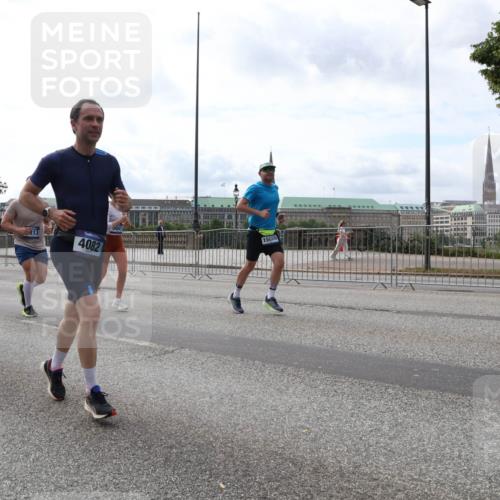 29.06.2025 - hella hamburg halbmarathon Lena Gebhardt http://msf.ph/oto/8288712 29.06.2025 10:21:05 Lombardsbrücke 17367, 2694, 4082, 5041, 15020, 1028, 1266, 1658, 2053, 2101, 2271, 2325, 2383, 2635, 2834, 2923, 2945, 2956, 2986, 3122, 3161, 3247, 3453, 3781, 3813, 4082, 4288, 4350, 4754, 4869, 5041, 5061, 5373, 5395, 5493, 5625, 5767, 6275, 6308, 6608, 6844, 7228, 7522, 7553, 7608, 8113, 8724, 8726, 8844, 8940, 9005, 9011, 9108, 9236, 9501, 9981, 10050, 10350, 10585, 10602, 11100, 11145, 11698, 11995, 12175, 12694, 12844, 13057, 13508 meine-sportfotos.de