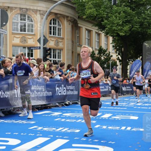 29.06.2025 - hella hamburg halbmarathon Strokosch-Dieckow http://msf.ph/oto/8288714 29.06.2025 10:48:54 Ziel 1381, 1452, 1892, 2260, 3213, 3985, 7067, 7297, 8821, 8889, 9661, 9695, 12421, 12534, 13009, 13183, 13688, 13976, 15309, 16653, 17007, 18873 meine-sportfotos.de