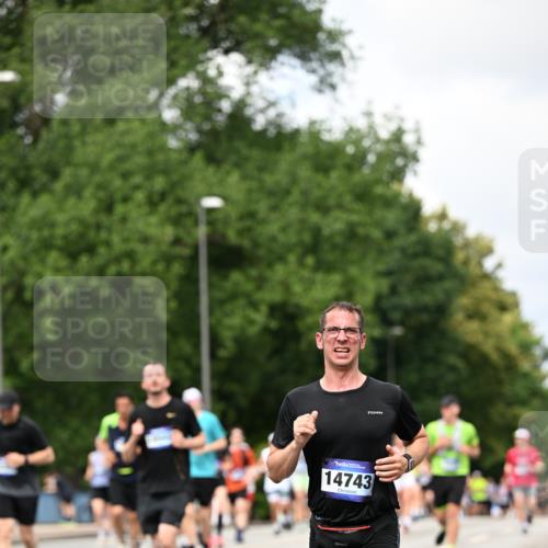 29.06.2025 - hella hamburg halbmarathon Dr. Thomas Lammeyer http://msf.ph/oto/8288719 29.06.2025 10:37:15 Kennedybrücke 1078, 1199, 1324, 1373, 1732, 1879, 2059, 2384, 2838, 3221, 3341, 3391, 3422, 3560, 3653, 3708, 3871, 4030, 4096, 4446, 4555, 5156, 5581, 5917, 6861, 7135, 7750, 8170, 8175, 8595, 8839, 8993, 9034, 9289, 9471, 9750, 9768, 9780, 10770 meine-sportfotos.de