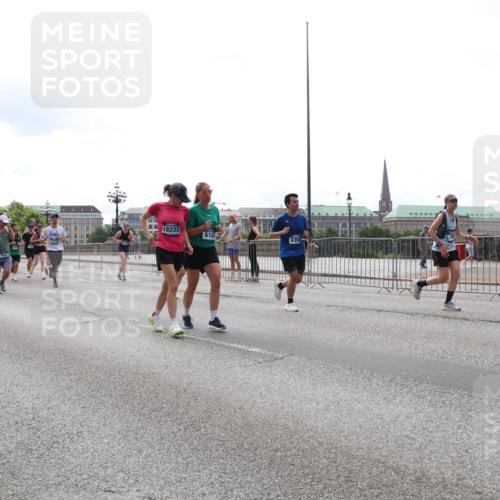 29.06.2025 - hella hamburg halbmarathon Lena Gebhardt http://msf.ph/oto/8288721 29.06.2025 10:36:10 Lombardsbrücke 3877, 18233, 6184, 8356, 14189, 1008, 1010, 1036, 1102, 1108, 1183, 1224, 1336, 1775, 1780, 1835, 2352, 2520, 2811, 2827, 2870, 3243, 3398, 3401, 3404, 3598, 3699, 3741, 3877, 3990, 4245, 4326, 4413, 4442, 4798, 4902, 4937, 5012, 5246, 5427, 5540, 5573, 5666, 5747, 5809, 5919, 6021, 6092, 6093, 6184, 6417, 6667, 6845, 6896, 7086, 7111, 7140, 7275, 7304, 7575, 7576, 8333, 8356, 8498, 8530, 8581, 8947, 9115, 9117, 9229, 9432, 9819, 12408 meine-sportfotos.de