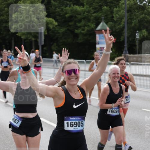 29.06.2025 - hella hamburg halbmarathon Jannik Wohlers http://msf.ph/oto/8288724 29.06.2025 10:36:05 Lombardsbrücke 1102, 1224, 2124, 3398, 3404, 3428, 4442, 5012, 5246, 5427, 5540, 5573, 5747, 5809, 5919, 6190, 6667, 7632, 8498, 8530, 8945, 9115, 9117, 9229, 9918, 10024, 10112, 10146, 10336, 10341, 10984, 11541, 11637, 12343, 12493, 13227, 13445, 14296, 15234, 15568, 15707, 16239, 17156, 17807, 18152, 18226, 18488, 18644, 18646, 18918, 18929 meine-sportfotos.de