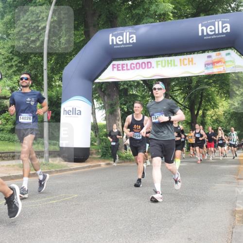 29.06.2025 - hella hamburg halbmarathon KatJ http://msf.ph/oto/8288725 29.06.2025 10:41:47 Zwischen KM18-KM19 1815, 2119, 3041, 3058, 3256, 6581 meine-sportfotos.de