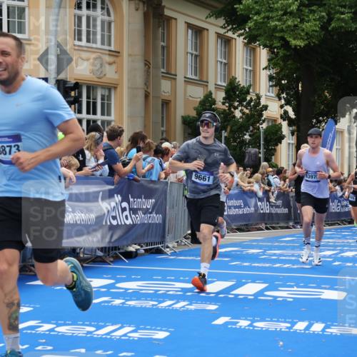 29.06.2025 - hella hamburg halbmarathon Strokosch-Dieckow http://msf.ph/oto/8288729 29.06.2025 10:48:55 Ziel 1381, 1452, 2260, 3213, 3985, 7067, 7297, 8302, 8821, 8889, 9661, 9695, 12421, 12534, 13009, 13183, 13688, 13976, 15309, 16653, 17632, 18873 meine-sportfotos.de